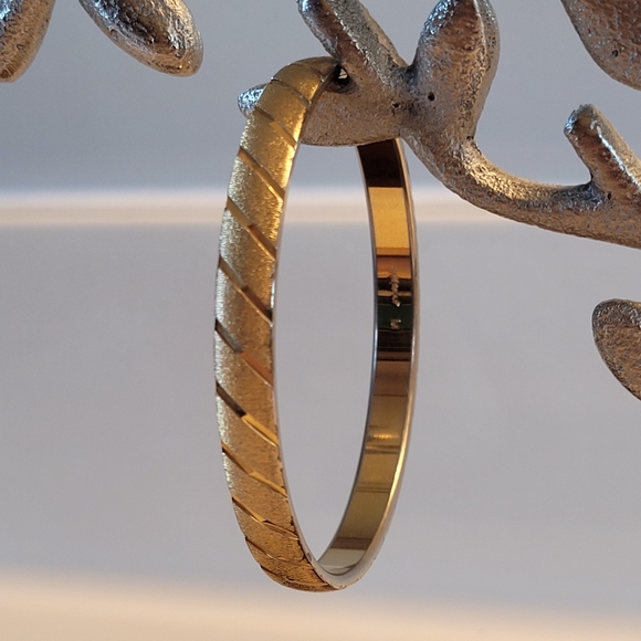 MONET Vintage Gold-tone Textured & Etched Stripes Bangle Bracelet M - Picture 6 of 7